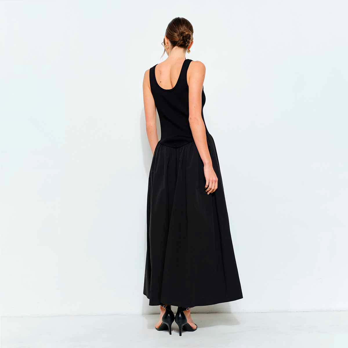 Vestido Negro de Tirantes