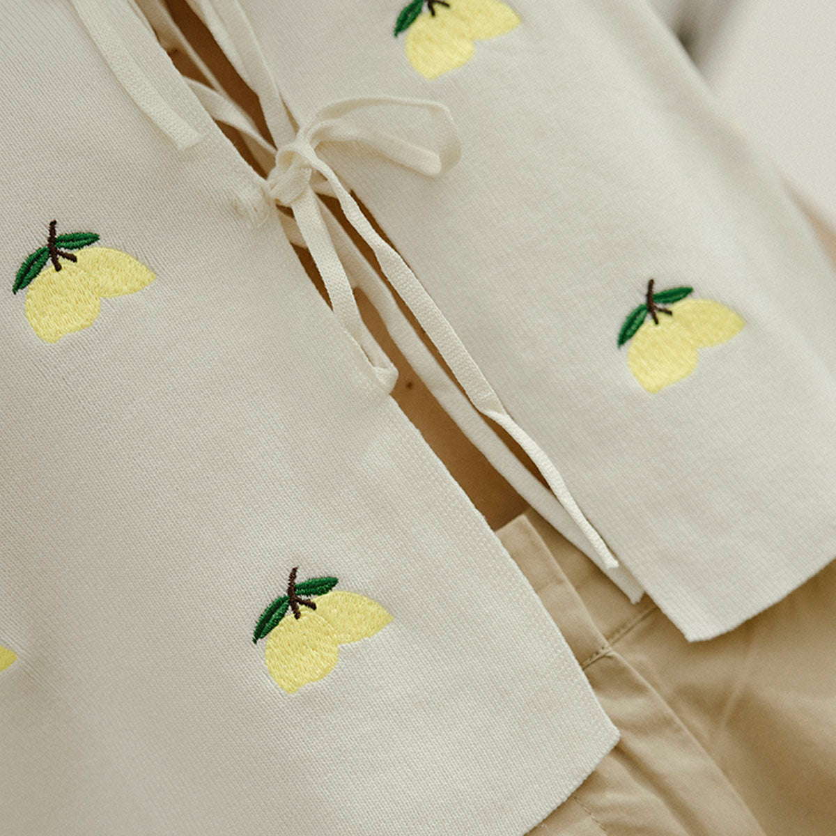 Blusa Blanca con Decoraciones