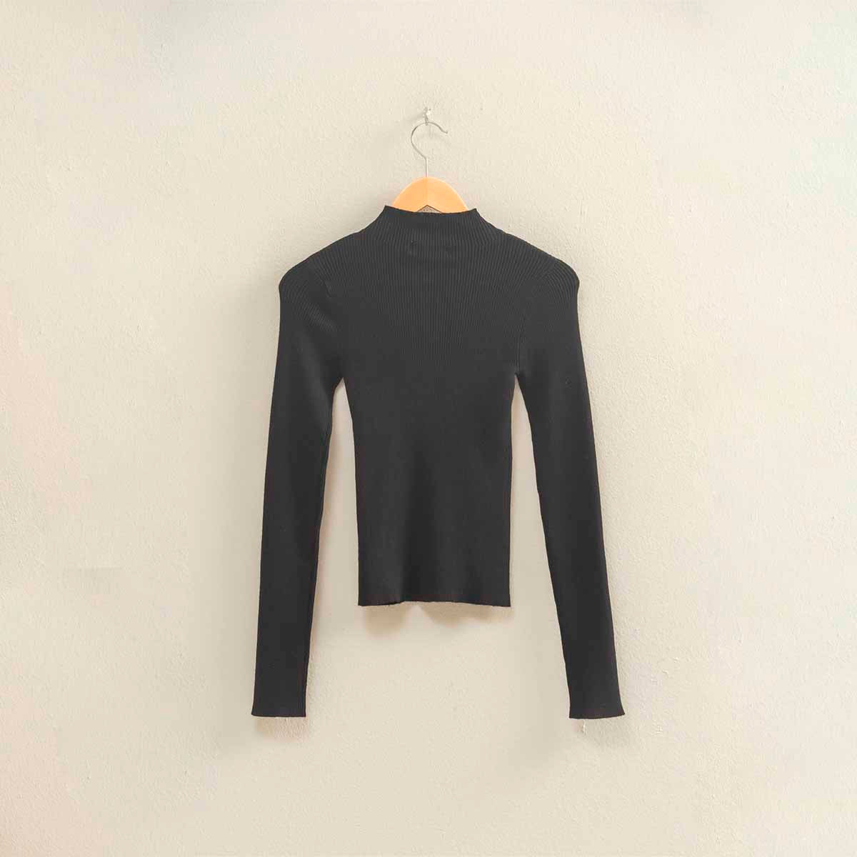 Sueter Negro de Cuello Alto