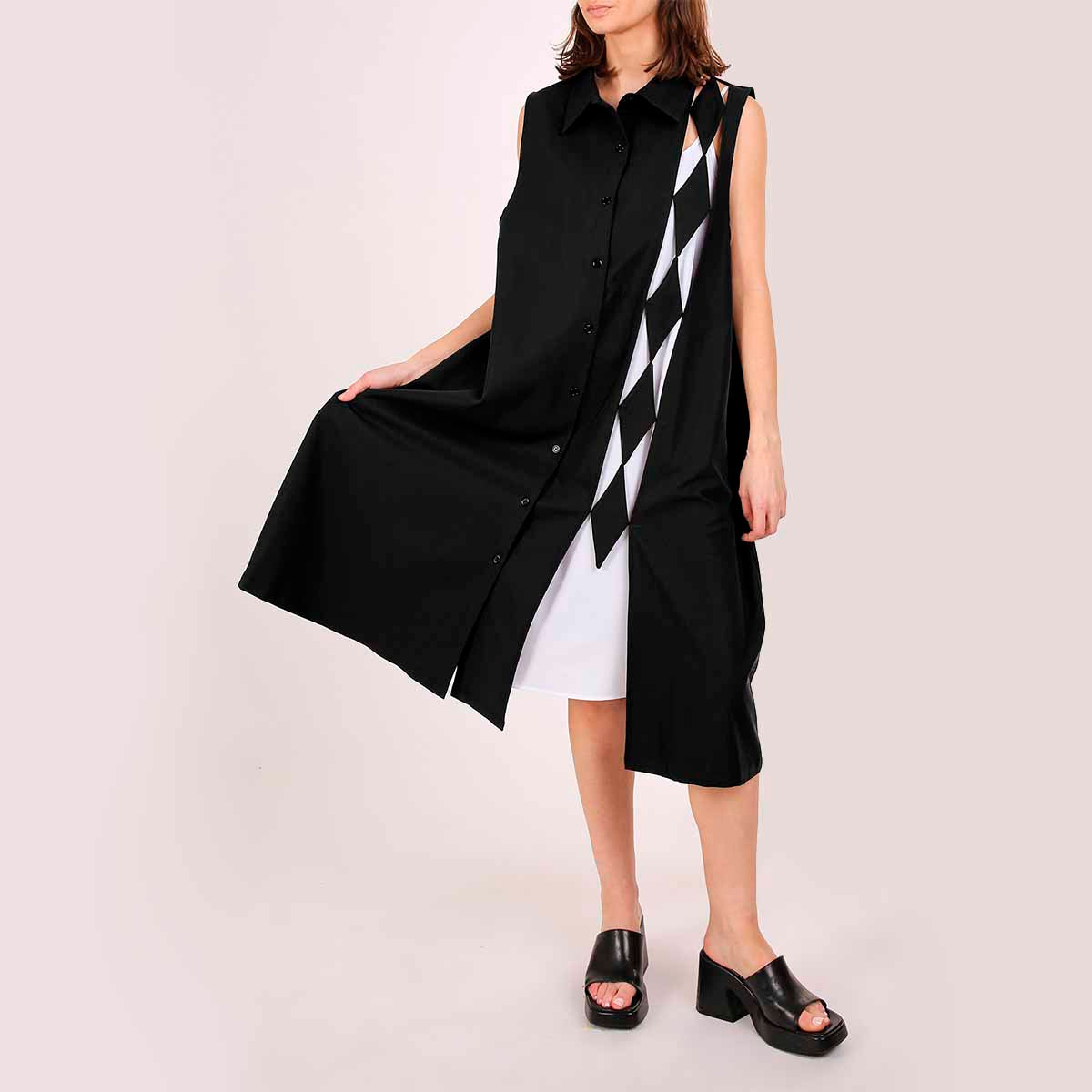 Vestido Negro con Aberturas