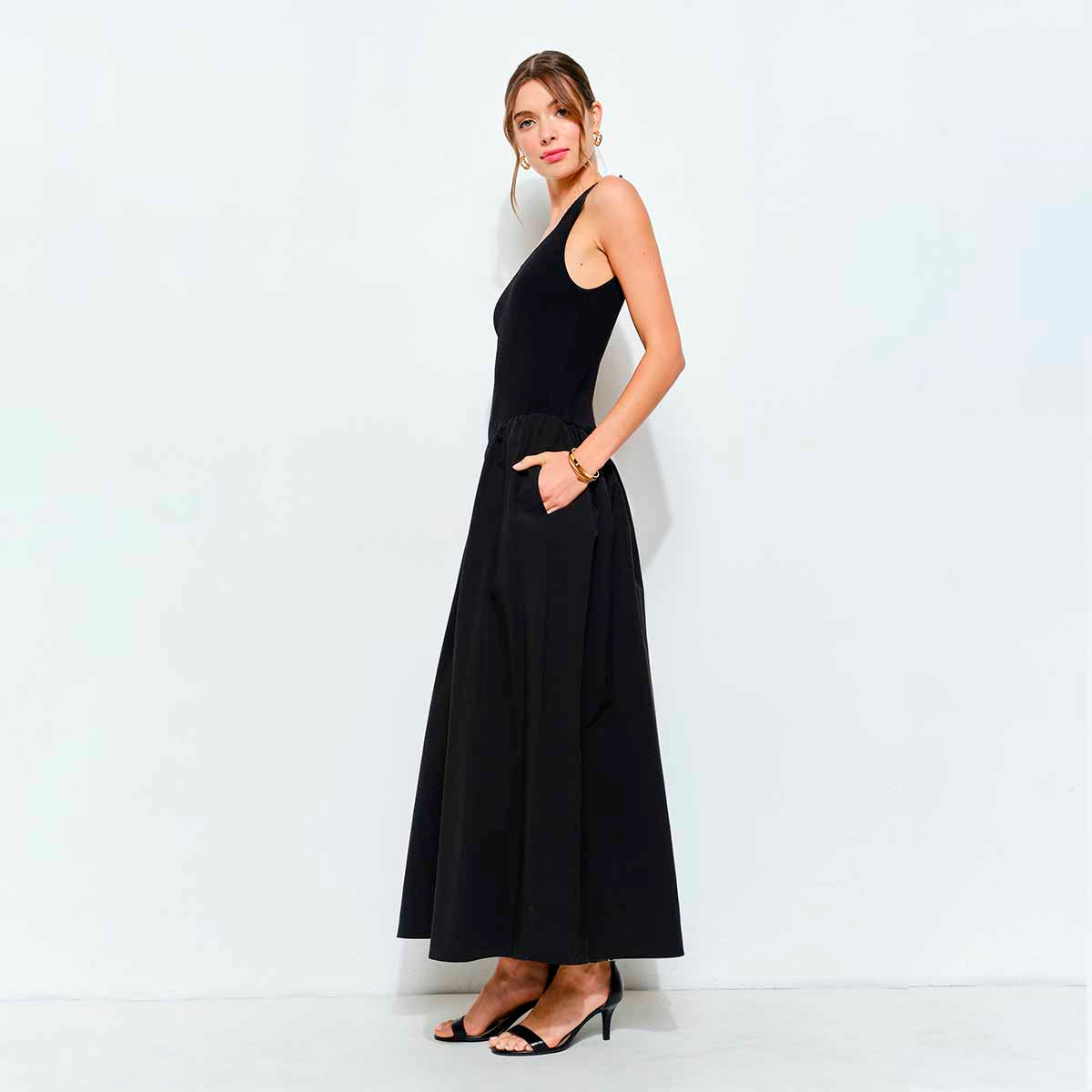 Vestido Negro de Tirantes