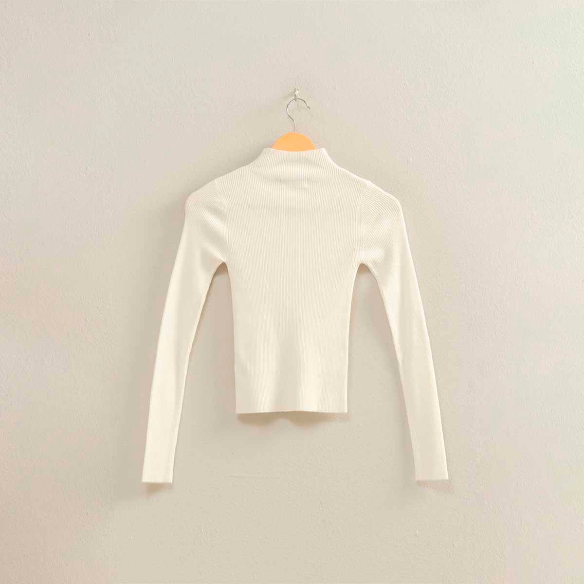 Sueter Blanco de Cuello Alto