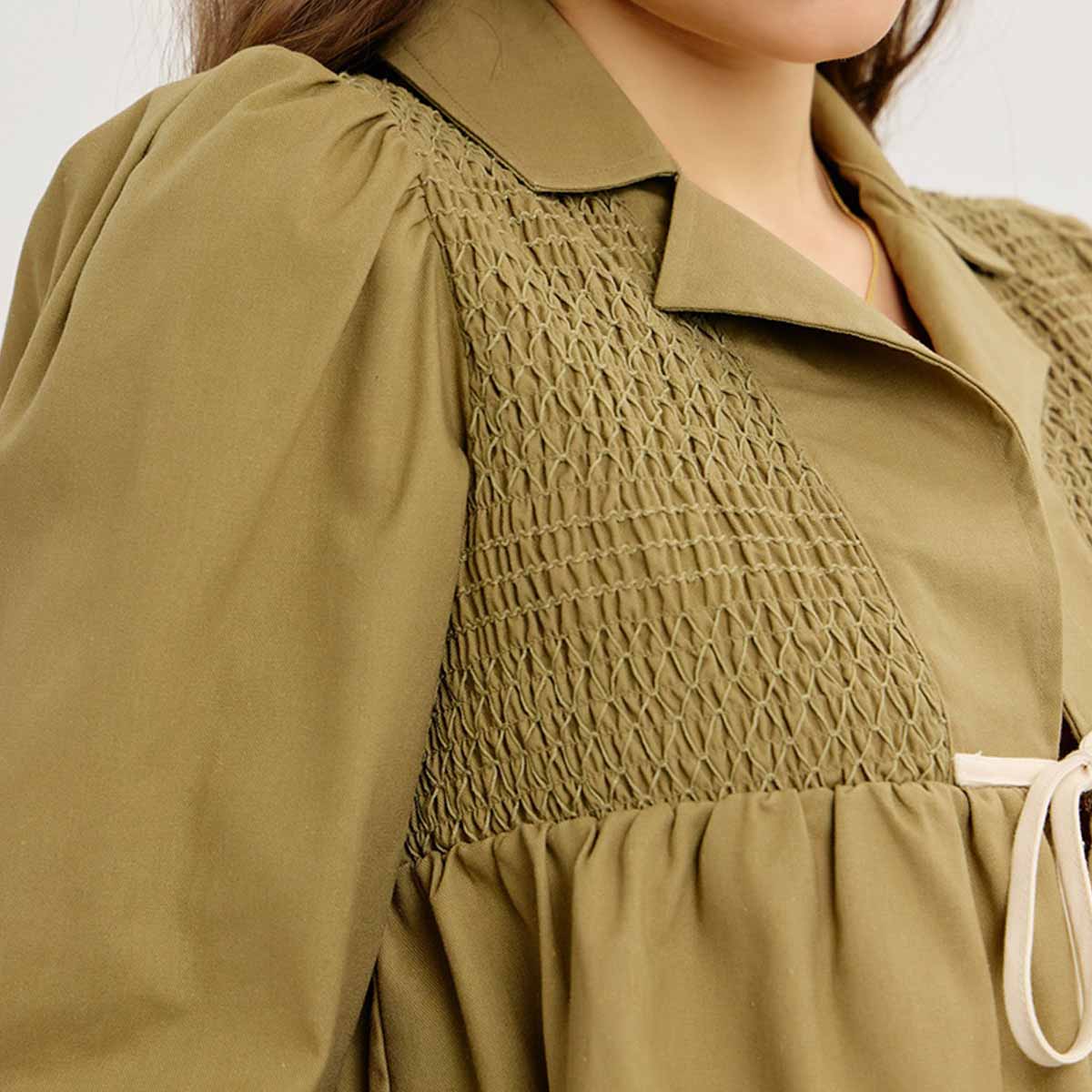 Blusa Olivo con Detalle de Lazo