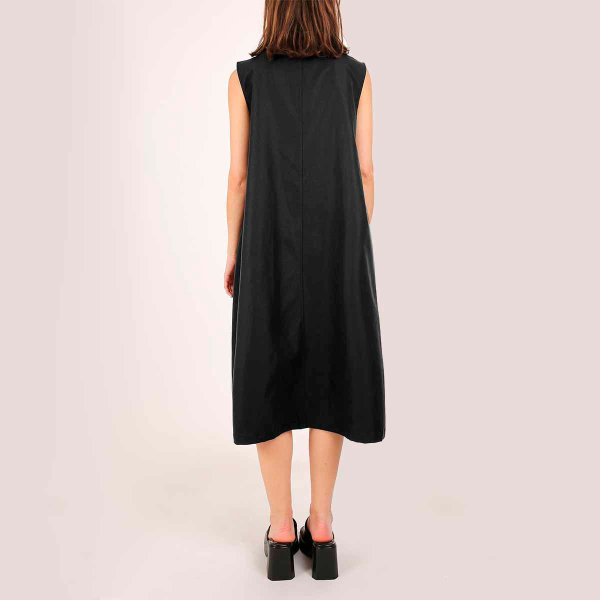 Vestido Negro con Aberturas