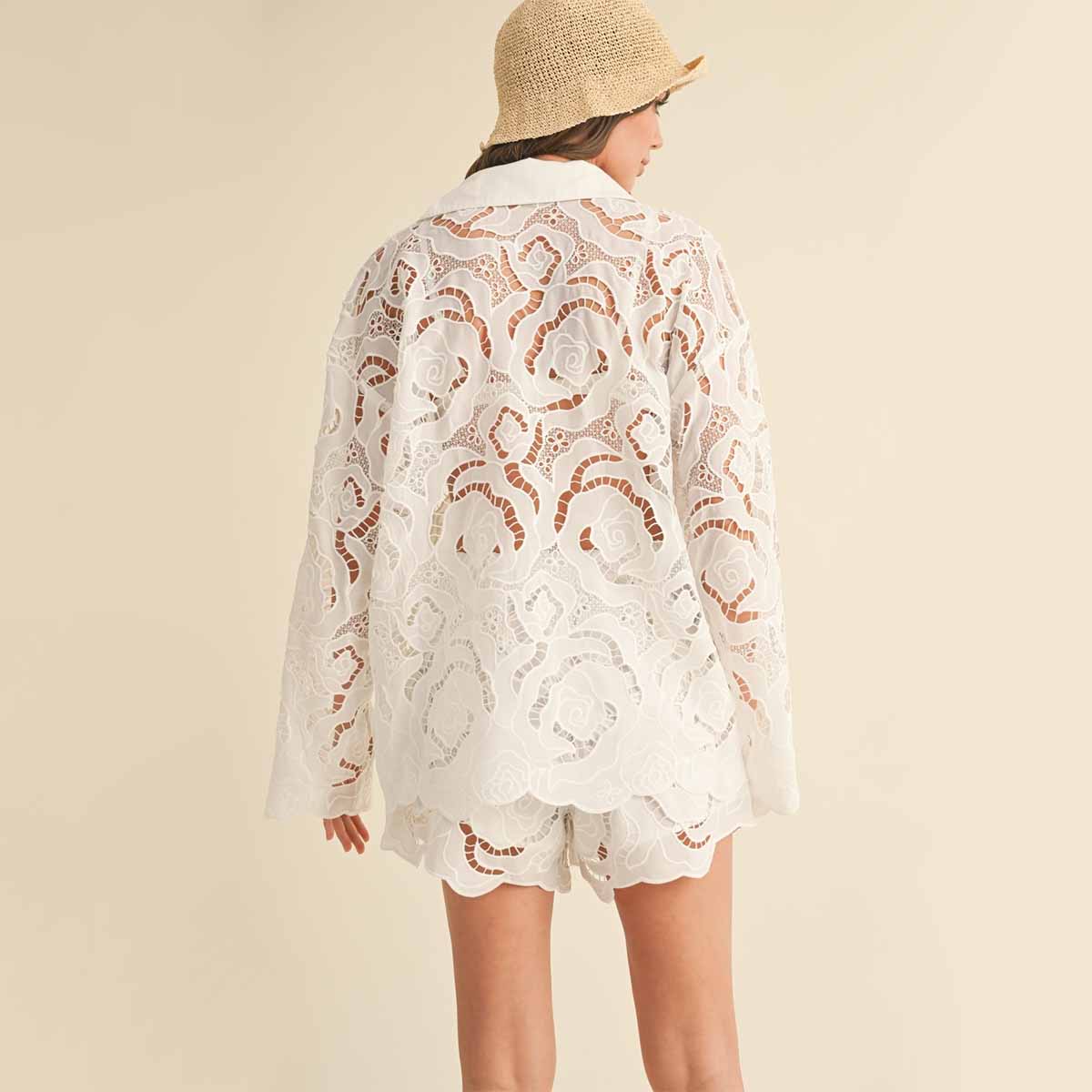 Camisa Blanca Floral de Ojales
