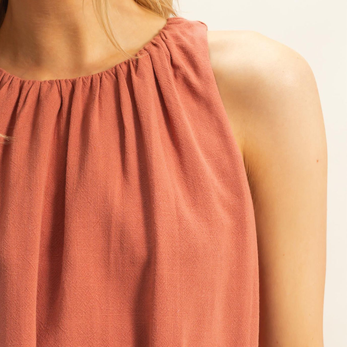 Blusa Shedron Abullonada