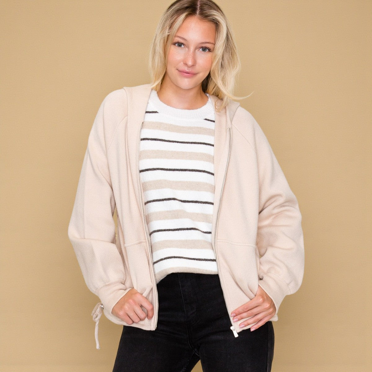 Sudadera Beige con Gorro