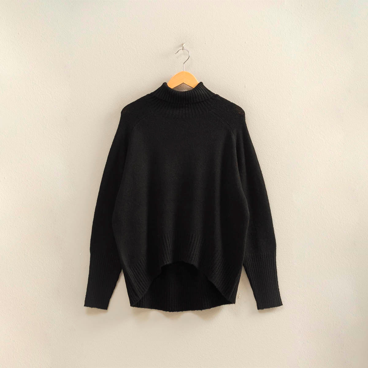 Sueter Negro Cuello Alto