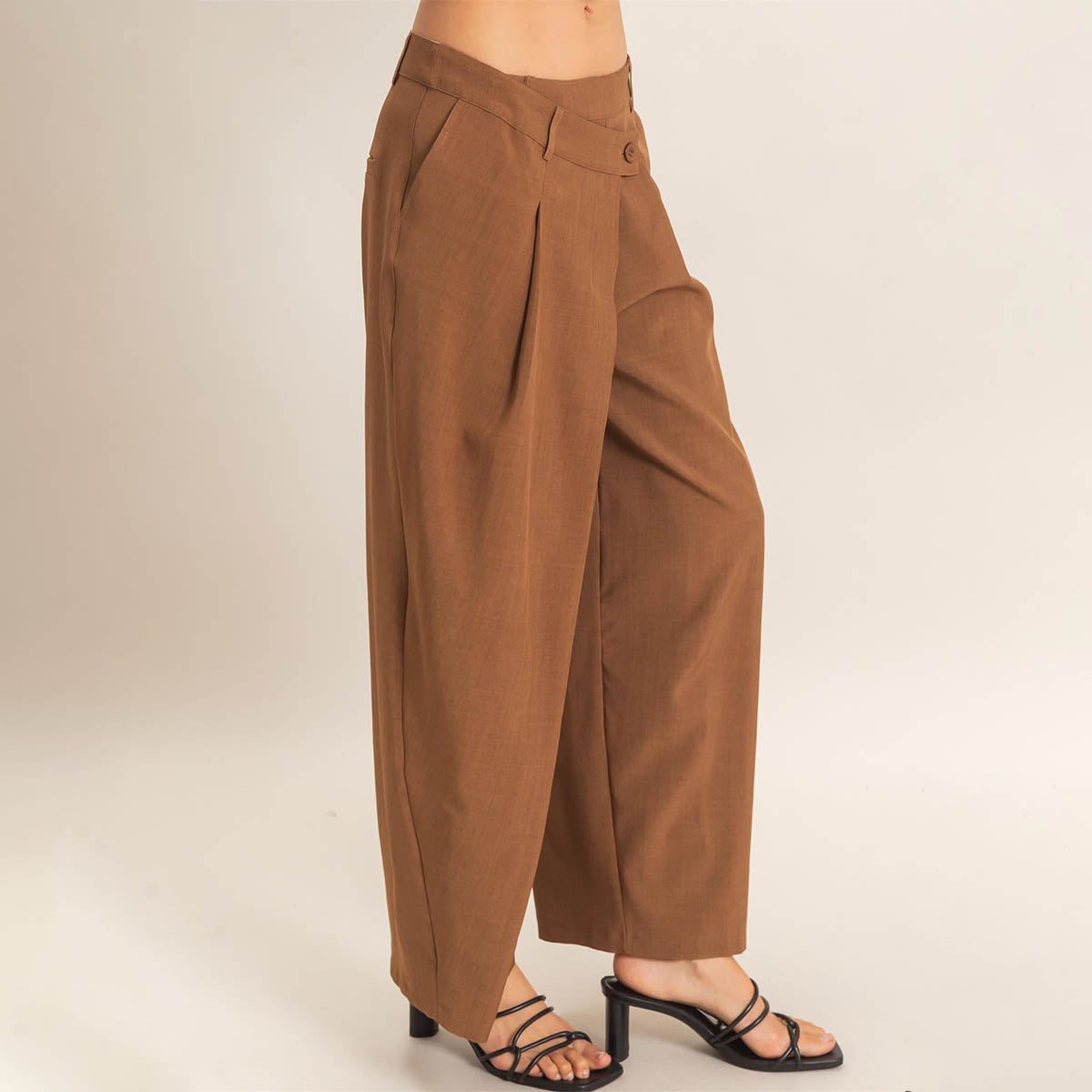 Pantalon Cafe Corte Asimetrico