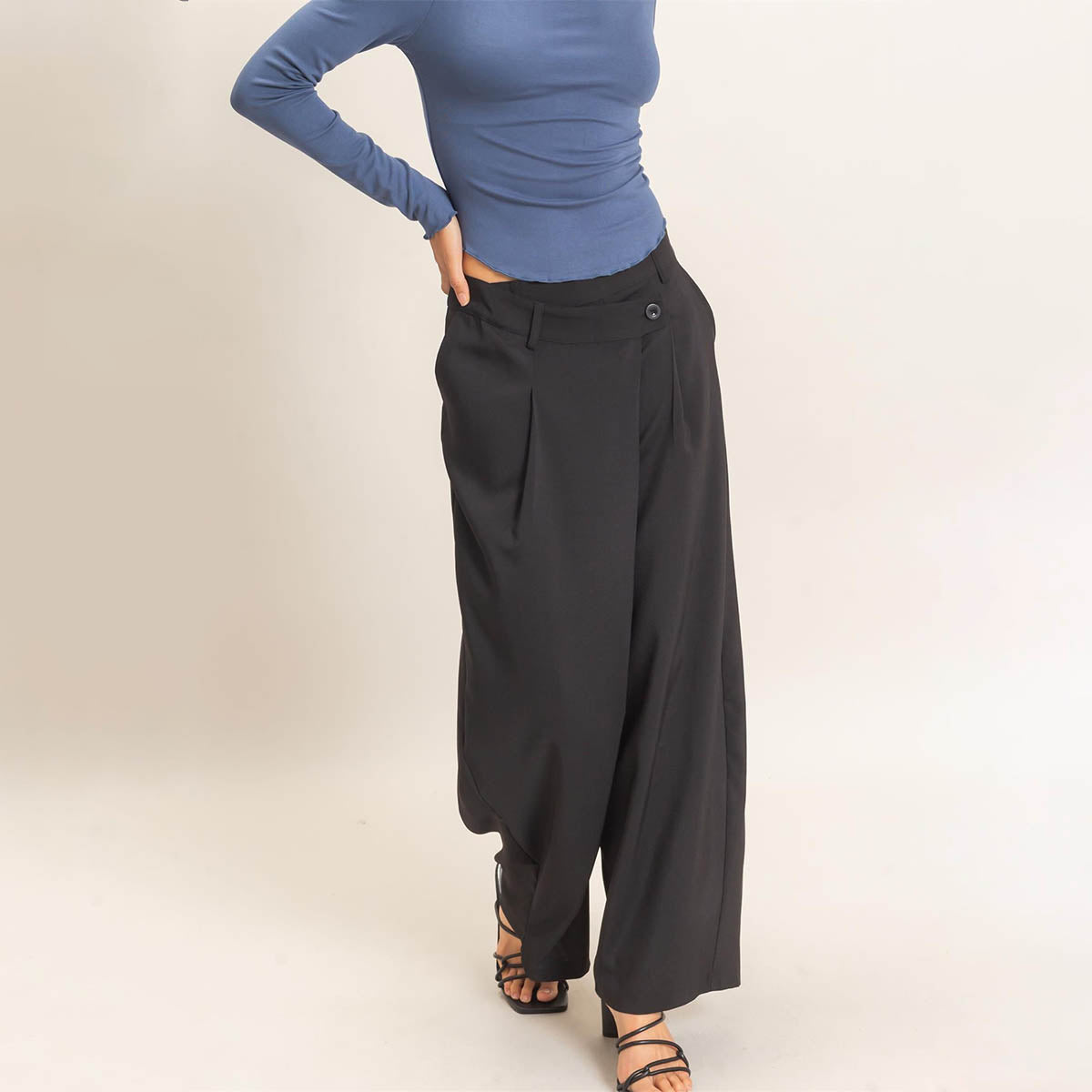 Pantalon Negro Corte Asimetrico