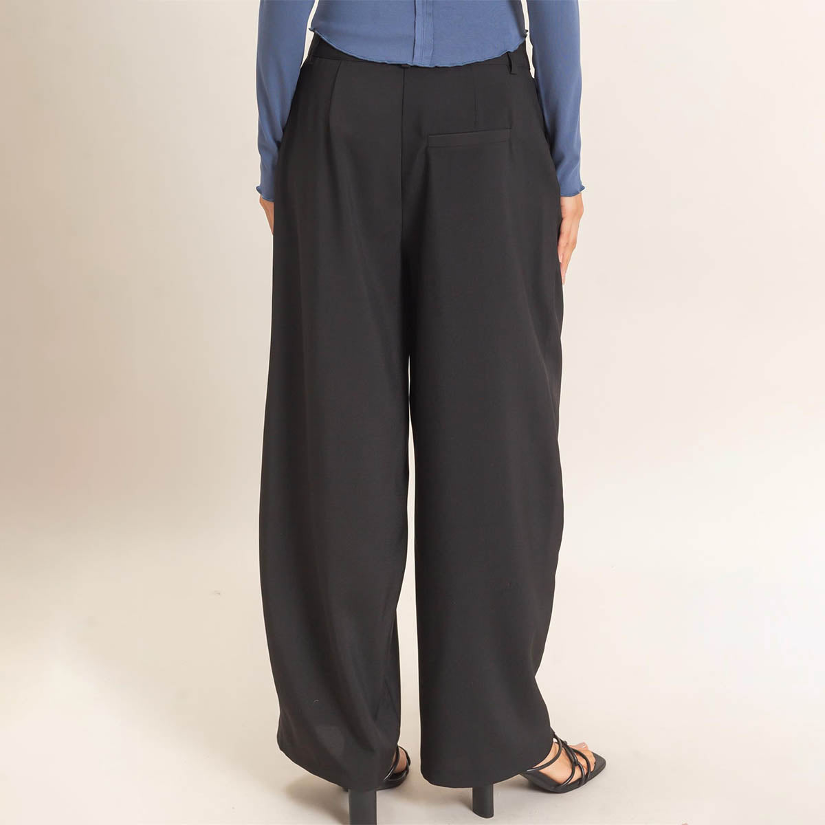 Pantalon Negro Corte Asimetrico