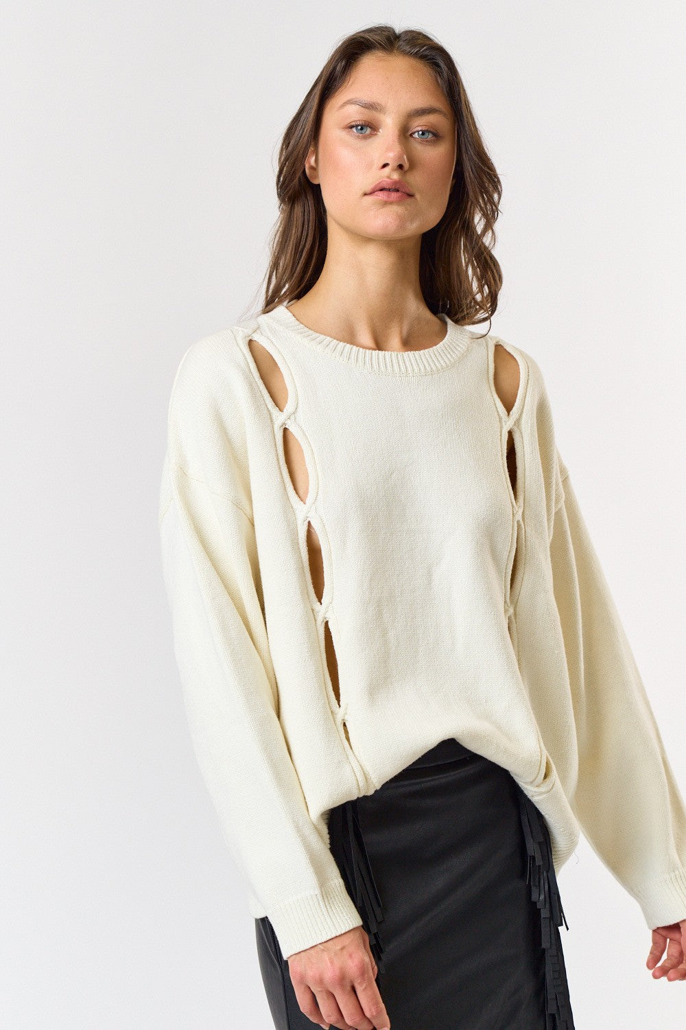 Sueter Beige con Detalles de Aberturas