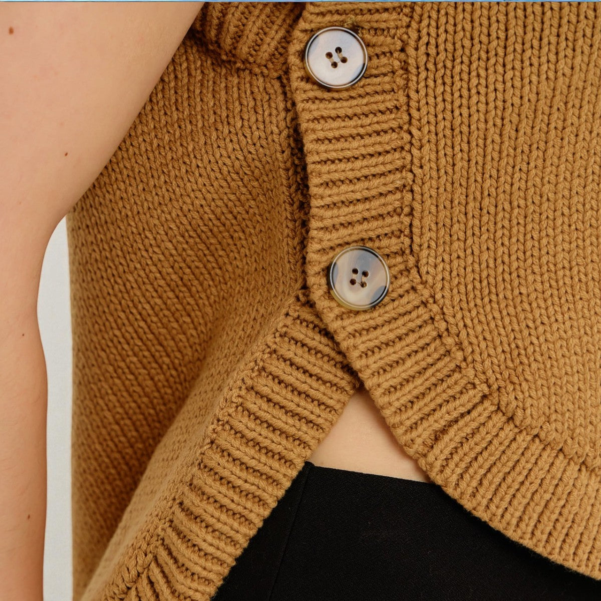 Chaleco Camel con Detalle