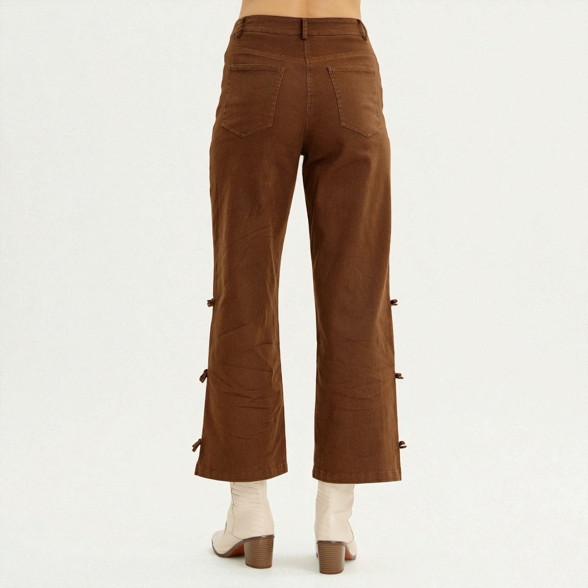 Jeans Cafes con Detalles Laterales