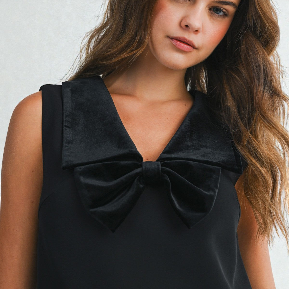 Vestido Negro con Detalle