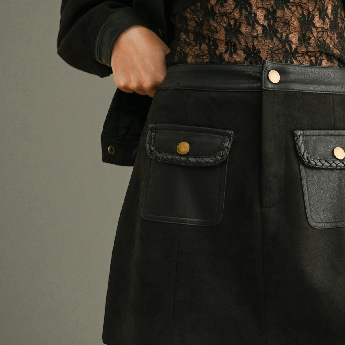 Falda Negra de Gamuza