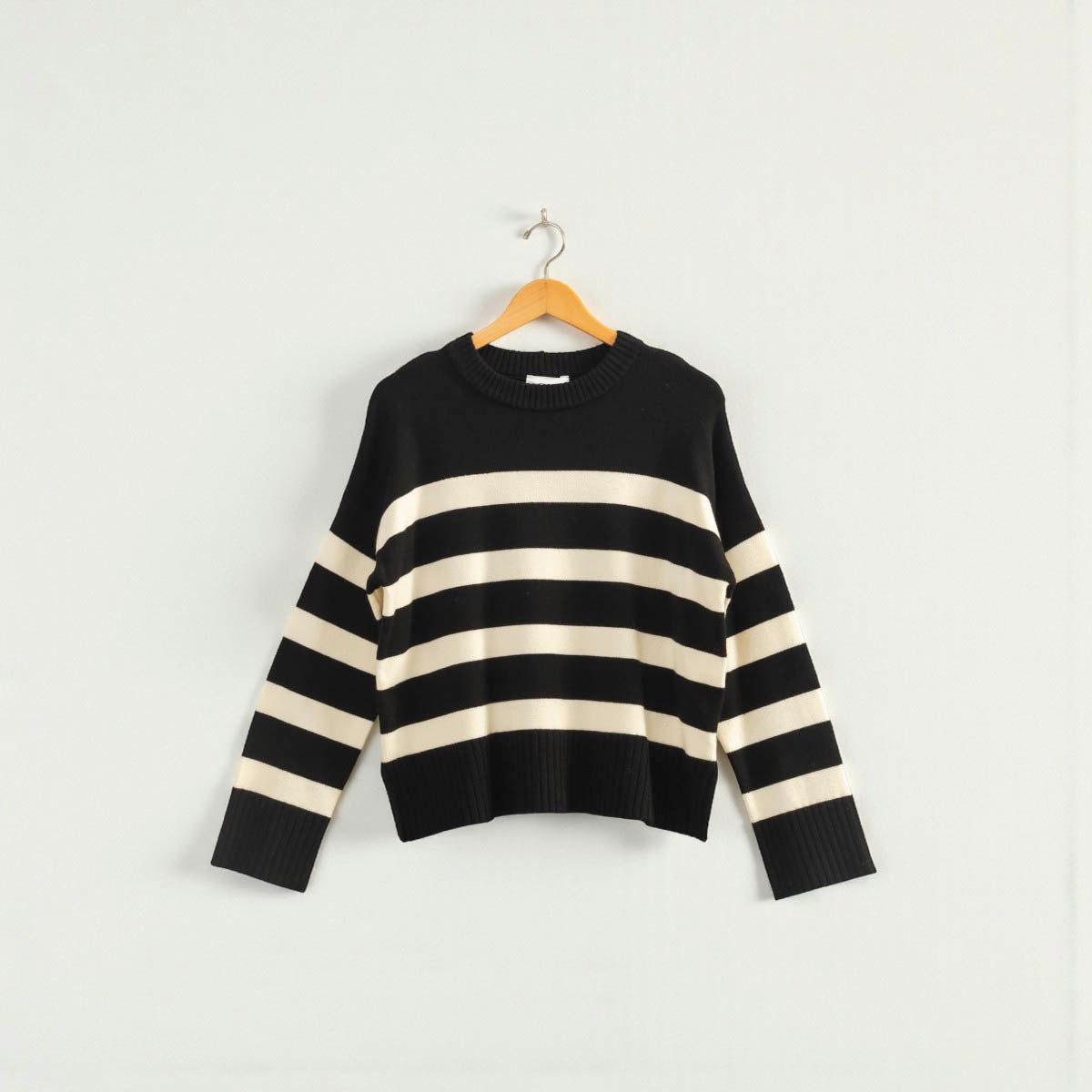 Sueter Negro de Rayas