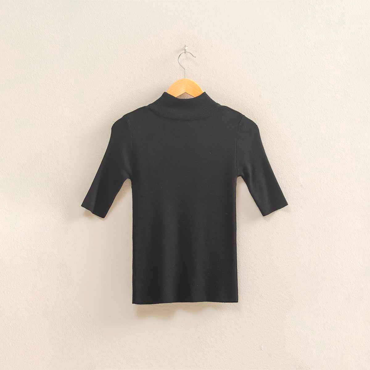 Blusa Negra Cuello Alto