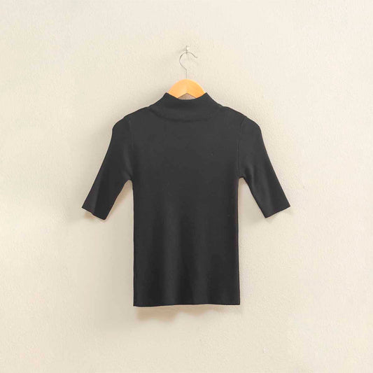 Blusa Negra Cuello Alto