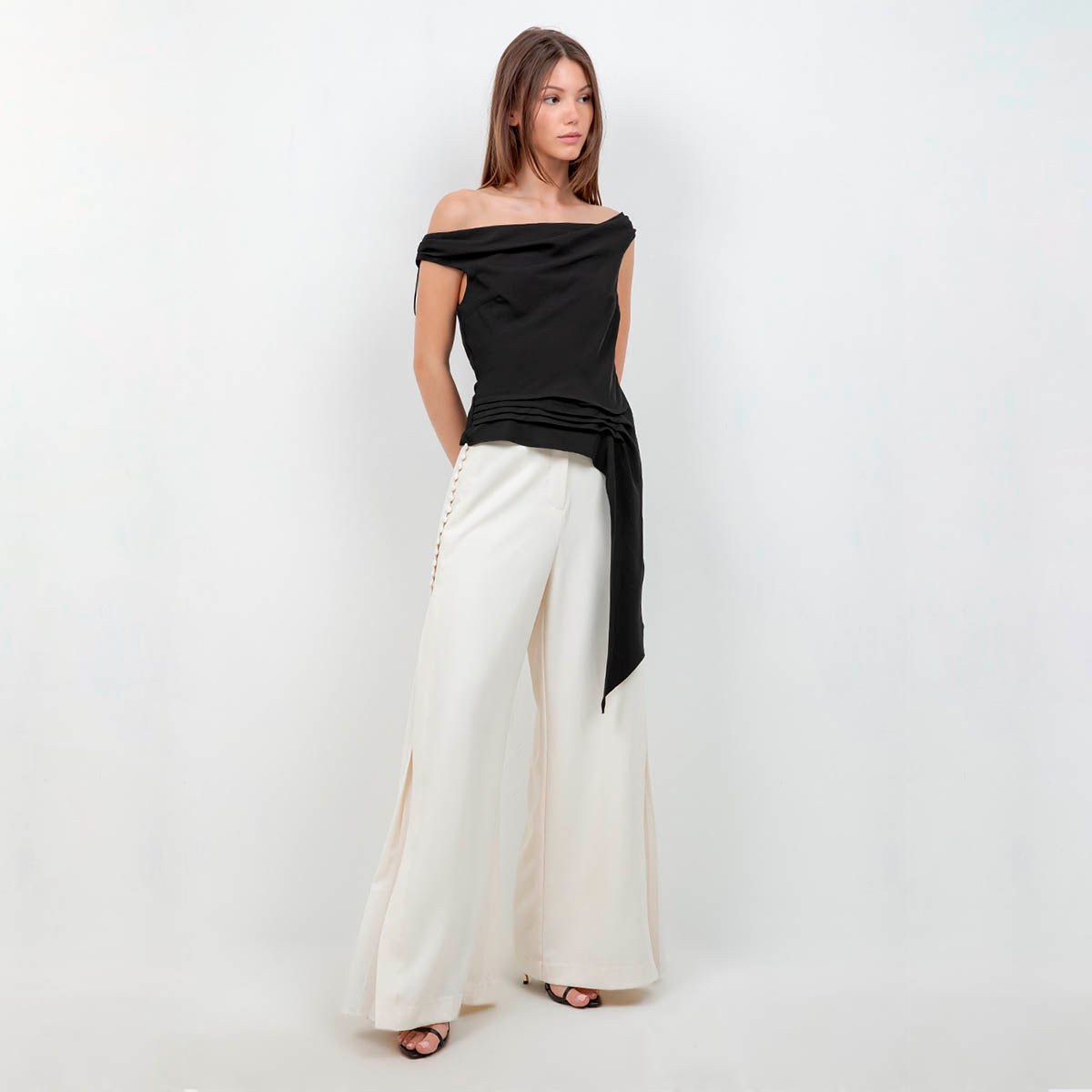 Blusa Negra Asimetrica