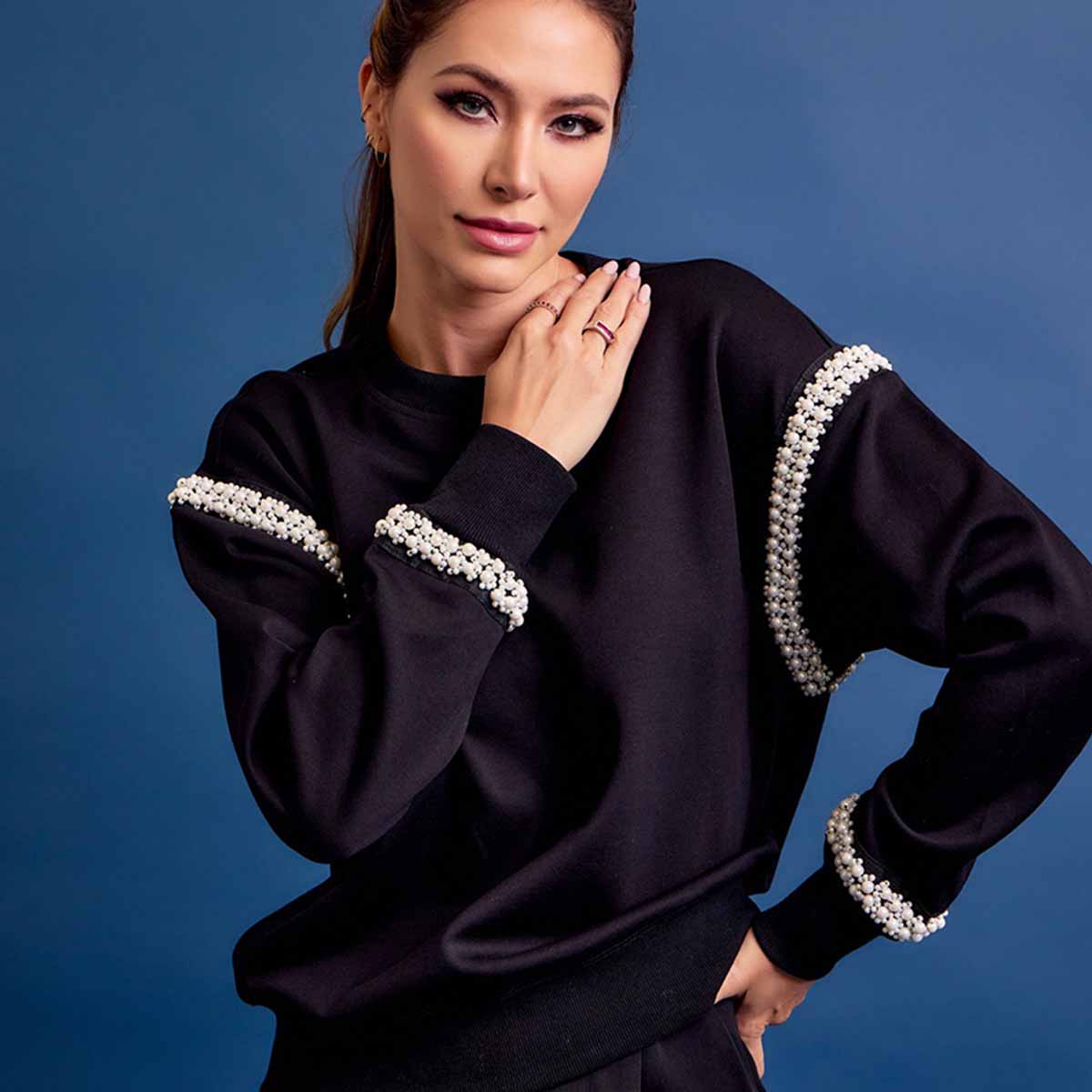 Sudadera Negra con Detalles