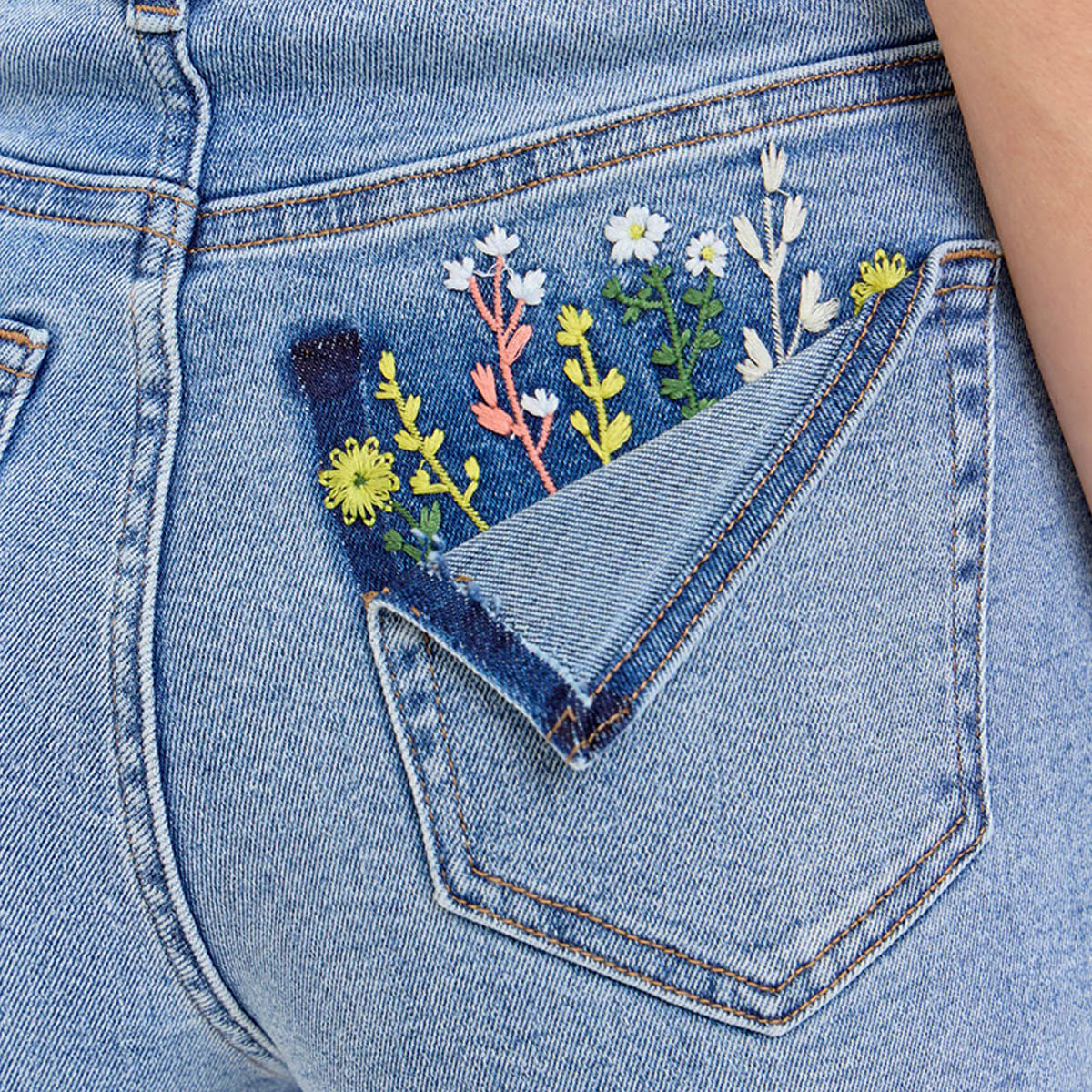 Jeans Azul con Detalles