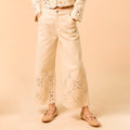 Pantalon Beige con Bordado