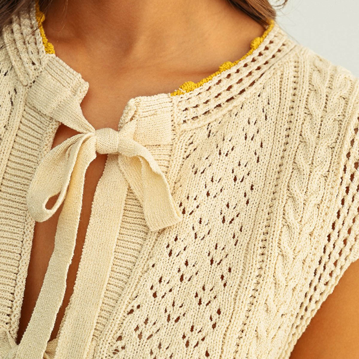Blusa Beige con Detalles