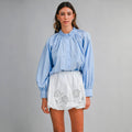 Blusa Azul Detalle en Cuello