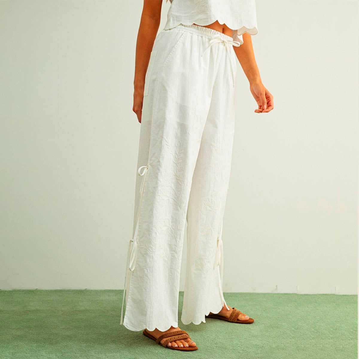 Pantalon Blanco con Detalles