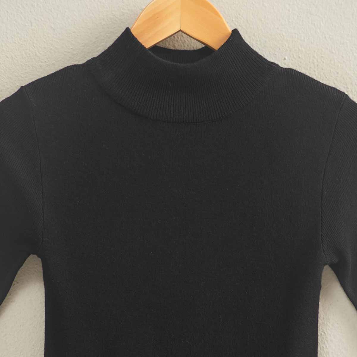 Blusa Negra Cuello Alto