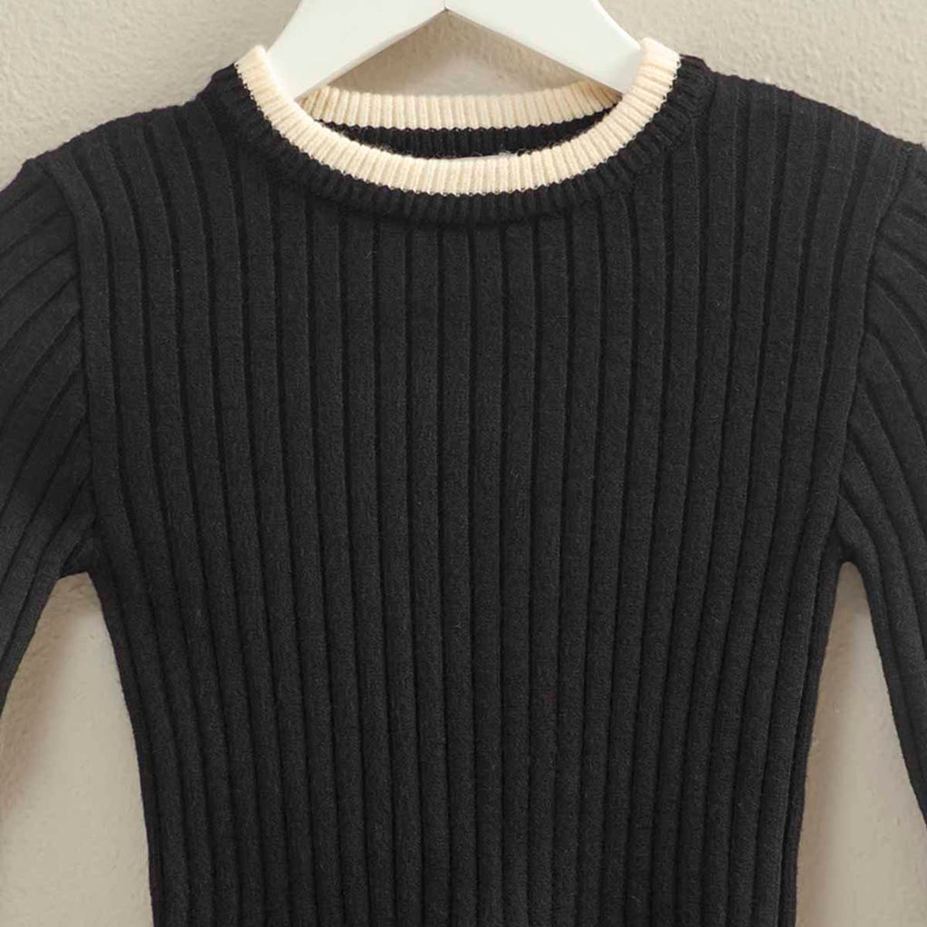 Sueter Negro con Linea Contraste