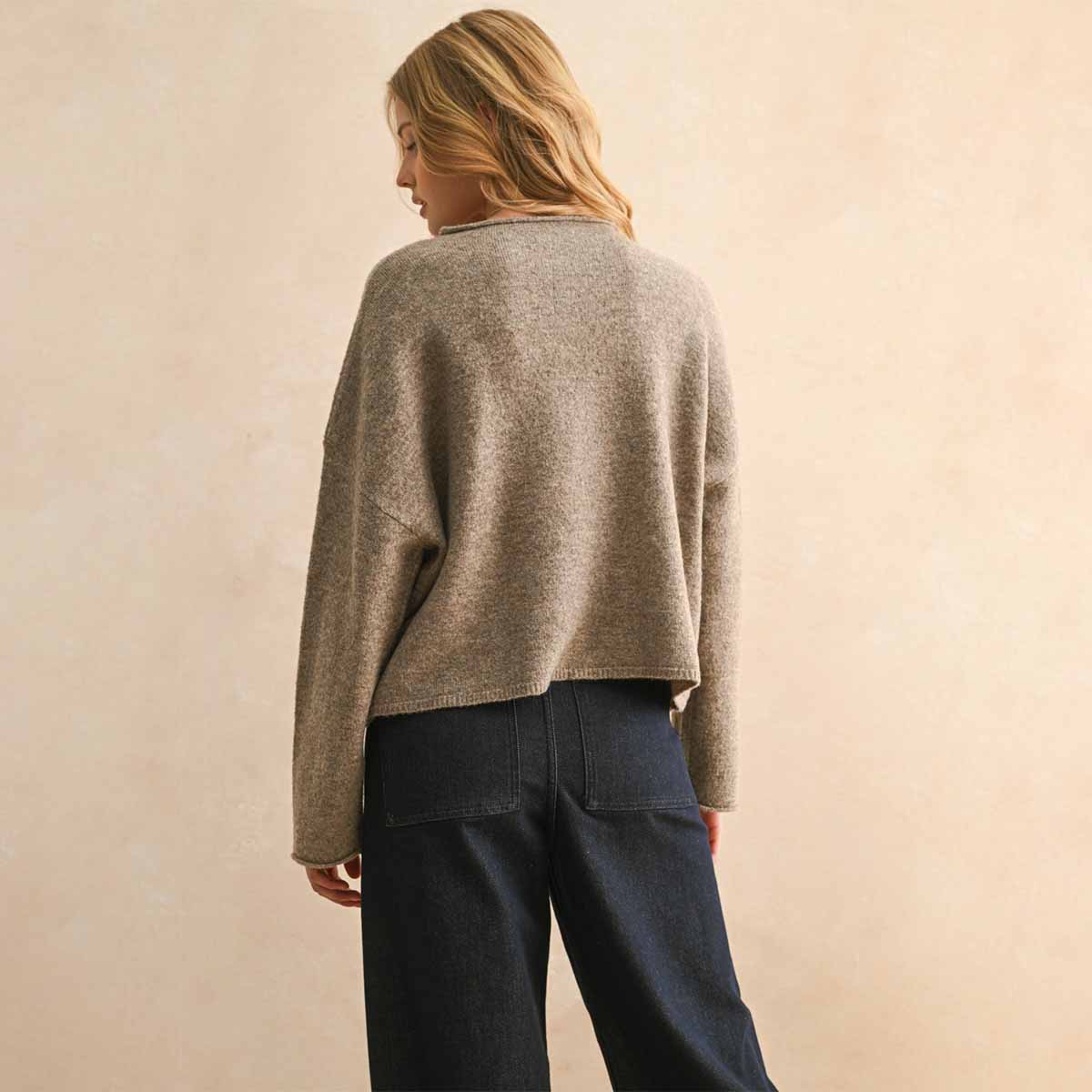 Sueter Taupe con Holanes