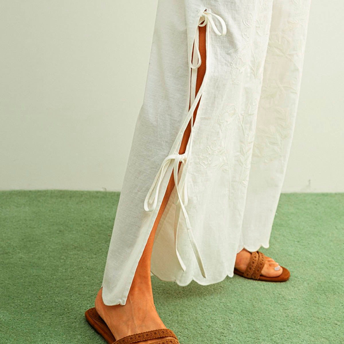 Pantalon Blanco con Detalles