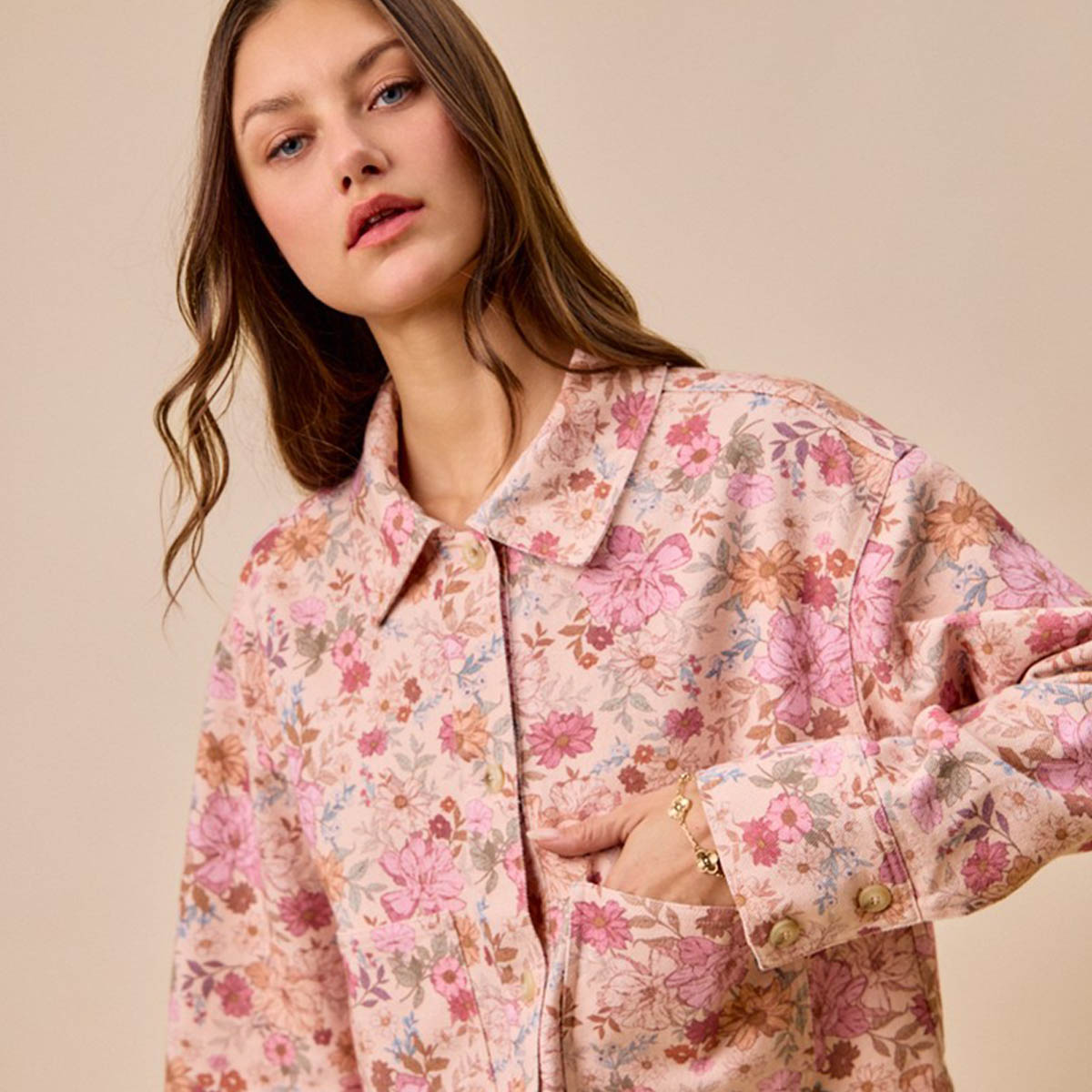 Chamarra Rosa con Estampado