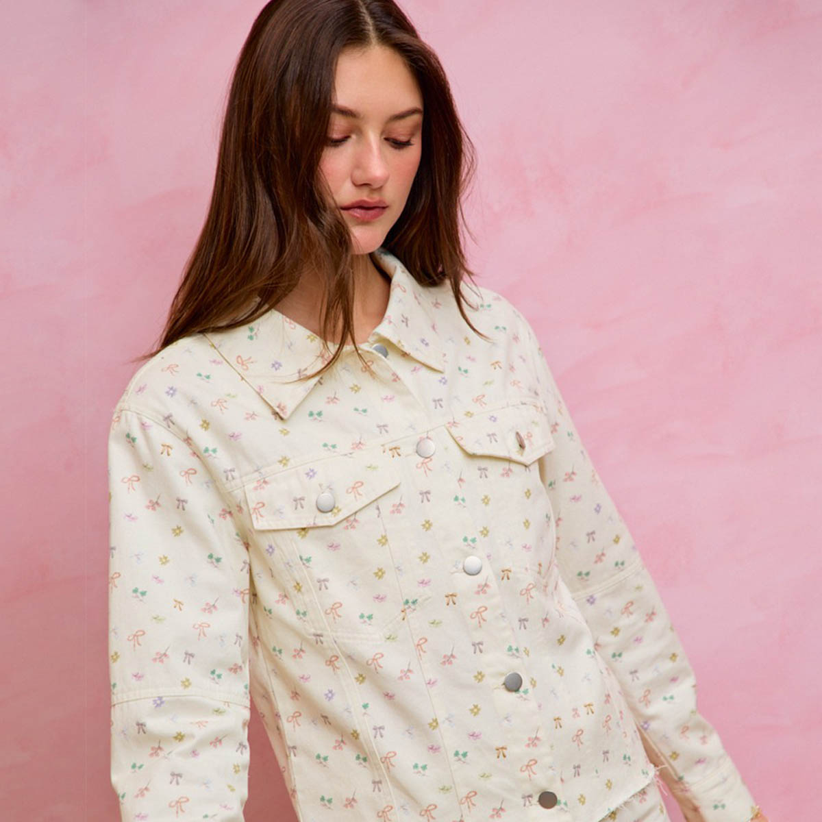 Chamarra Blanca con Estampado
