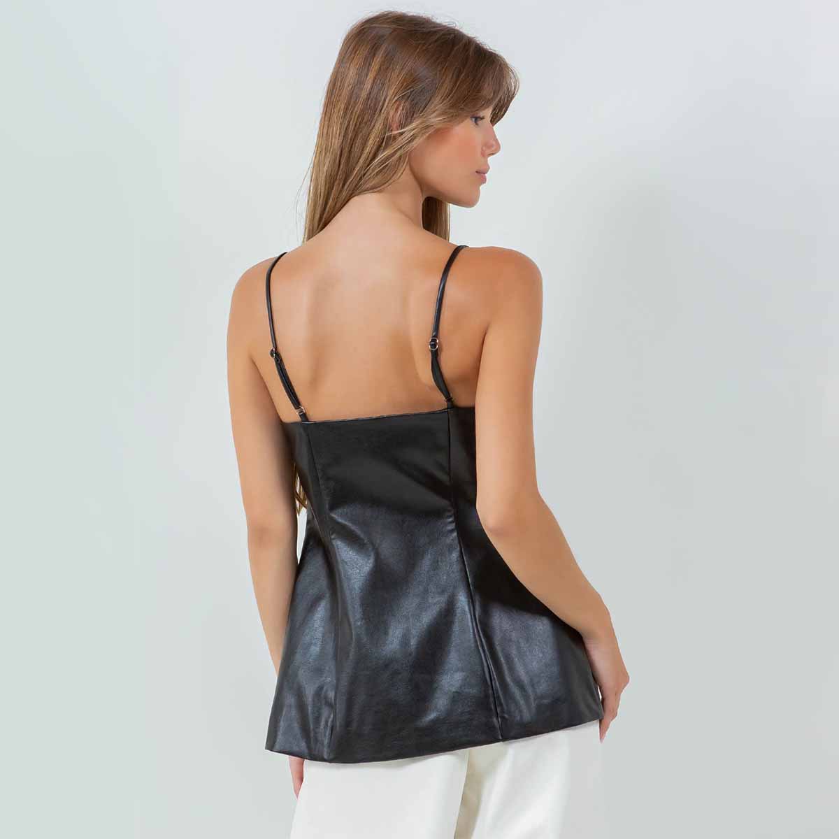 Blusa Negra de Vinipiel