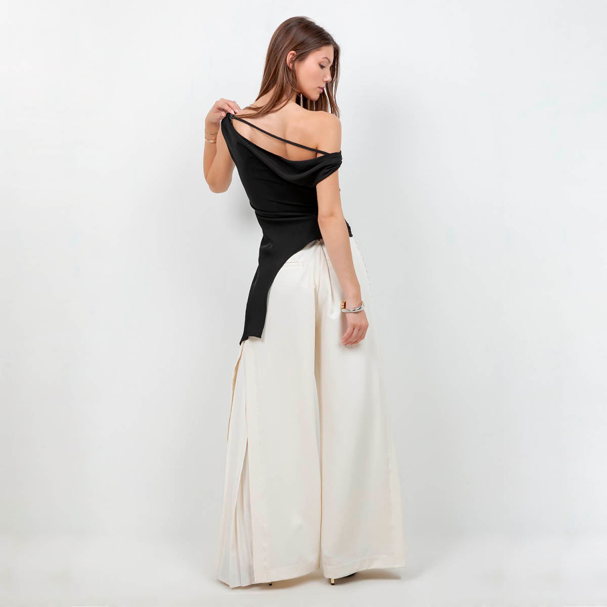 Blusa Negra Asimetrica