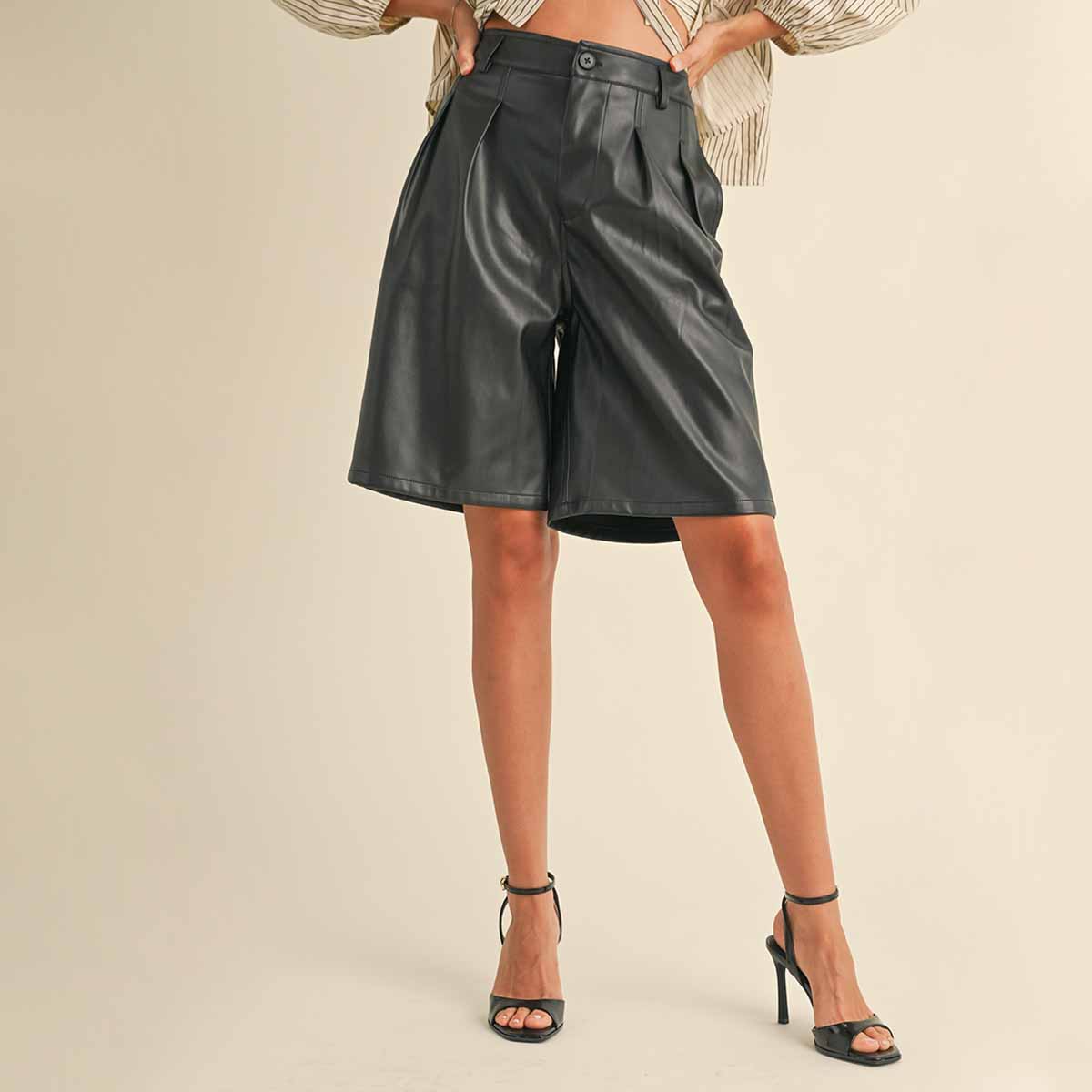 Short Negro de Vinipiel