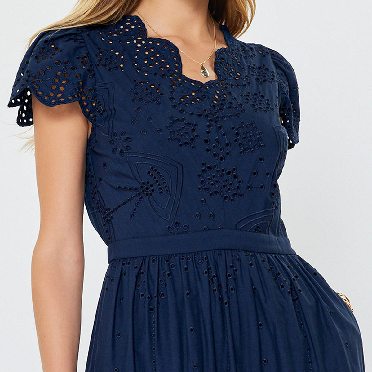 Vestido Marino con Bordado
