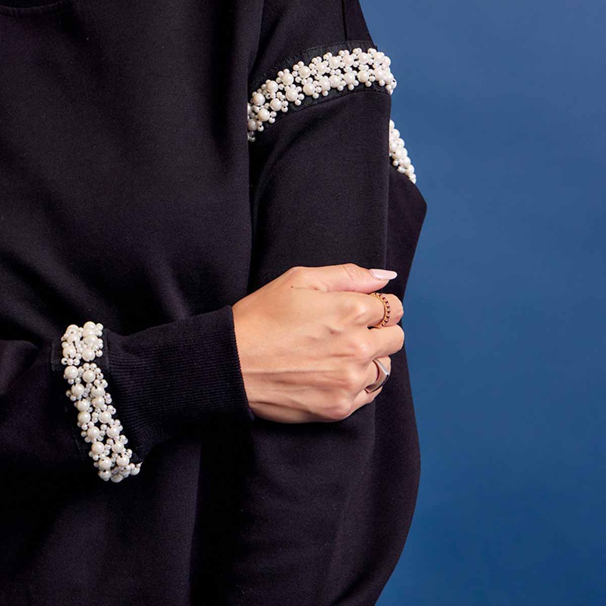 Sudadera Negra con Detalles