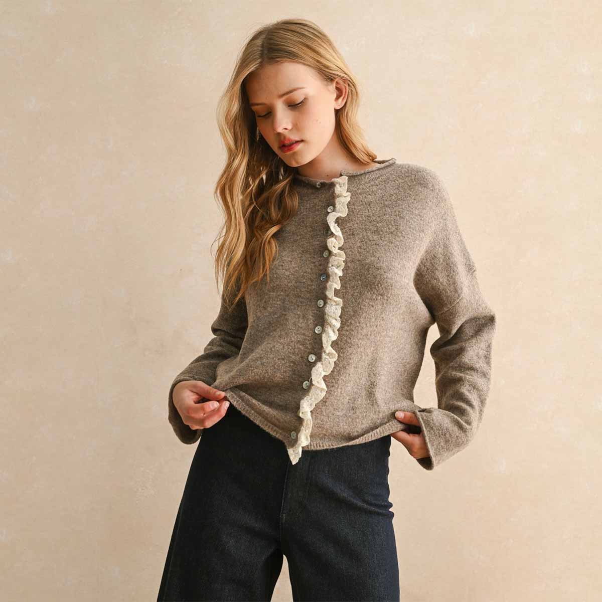 Sueter Taupe con Holanes