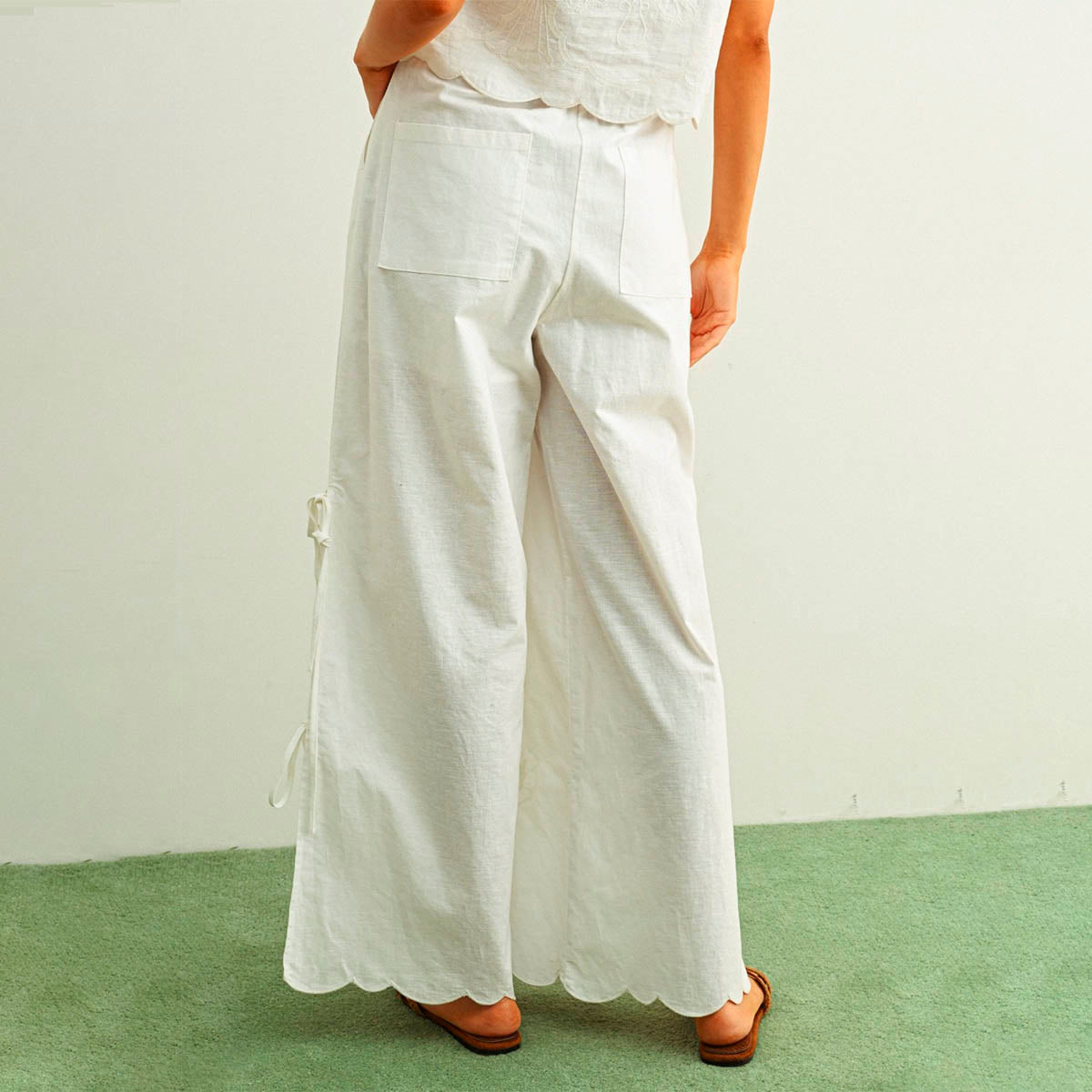 Pantalon Blanco con Detalles