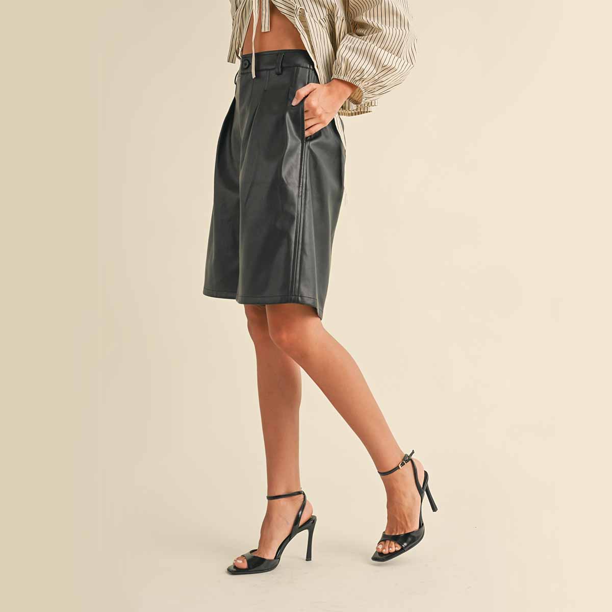 Short Negro de Vinipiel