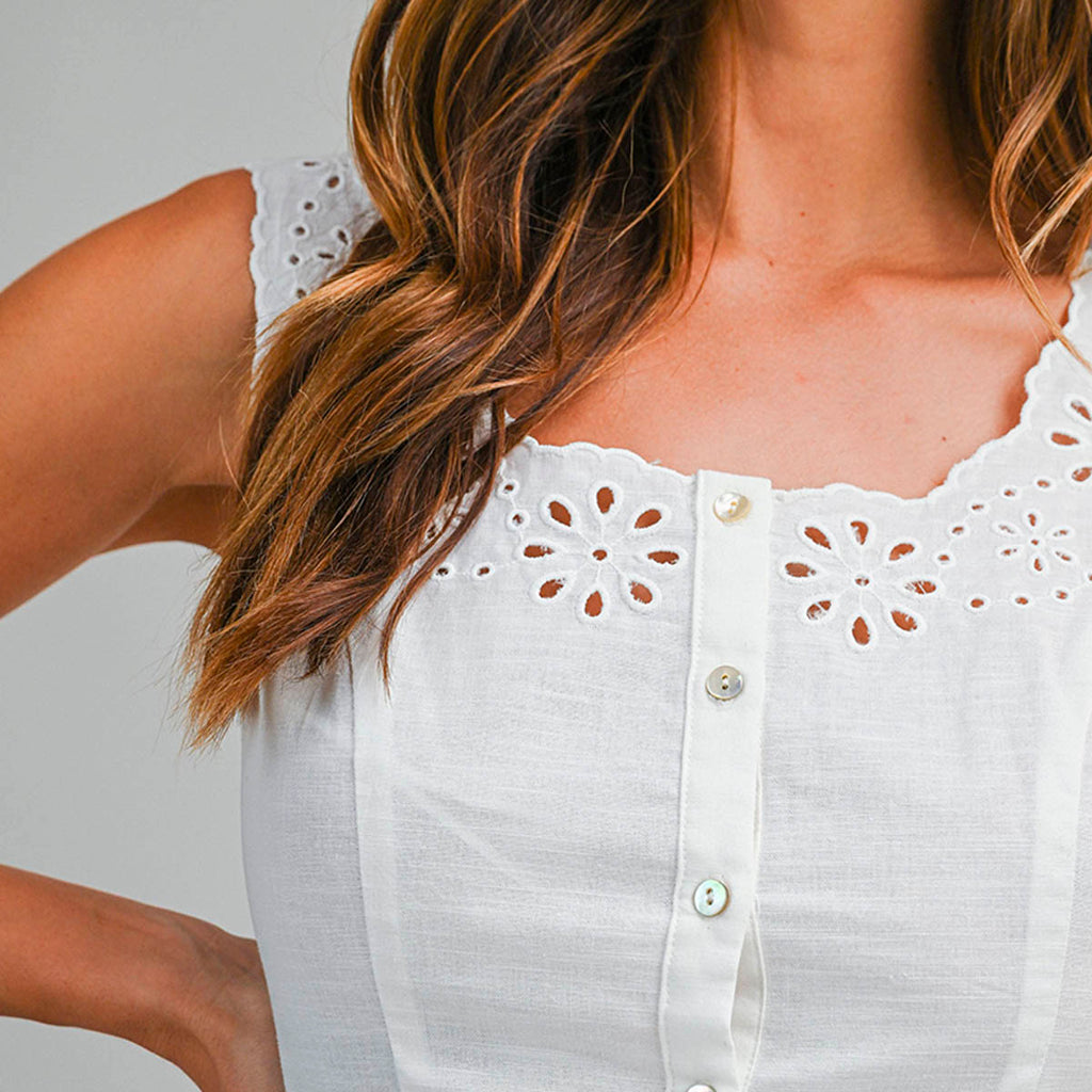 Blusa Blanca con Detalles
