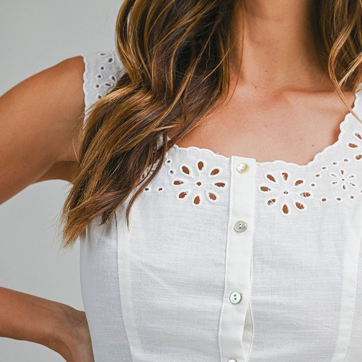 Blusa Blanca con Detalles