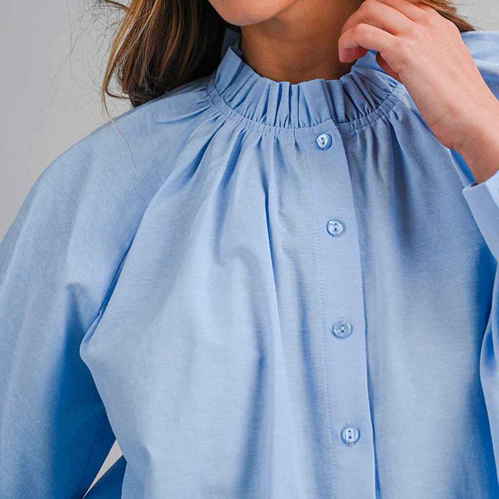 Blusa Azul Detalle en Cuello