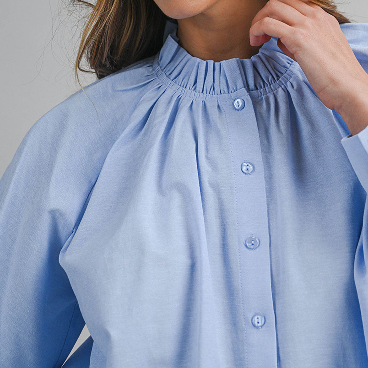 Blusa Azul Detalle en Cuello