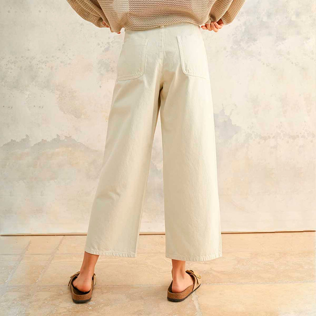 Pantalon Beige con Detalle de Botones