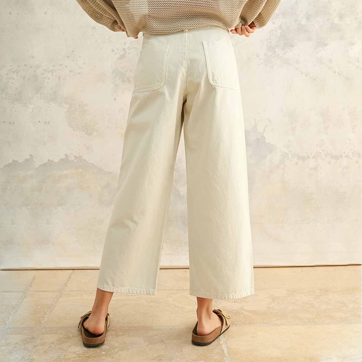 Pantalon Beige con Detalle de Botones